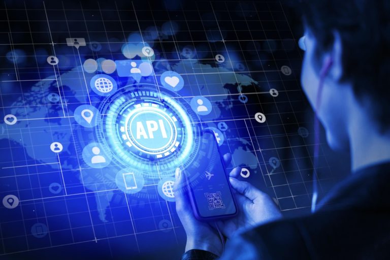 A integração de APIs no desenvolvimento de software